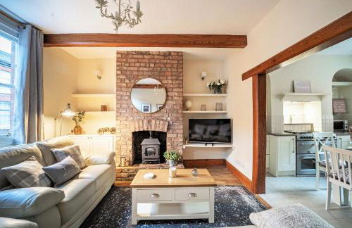 The Cottage in Chester, Sleeps 6 with FREE Parking - Photo 2