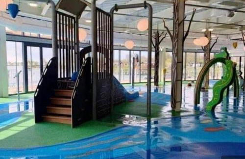 Caravan with hot tub at Tattershall lakes - Foto 16