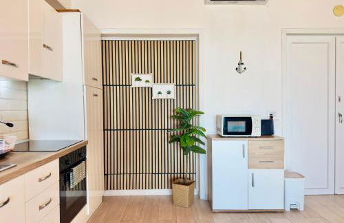 Athena Sea front Apartment, Parking & Pool - Foto 11