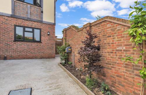 Garden Lodge With Parking By My Getaways - Foto 26