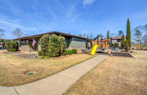 West Union Townhome with Patio and Lake View - Foto 42
