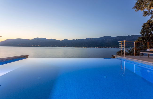 Beachfront Villa Poseidon with Heated Pool - Foto 19