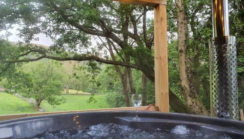 Hot Tub, 25min to Snowdon Watkin path, Stunning Mountain Views - Foto 3