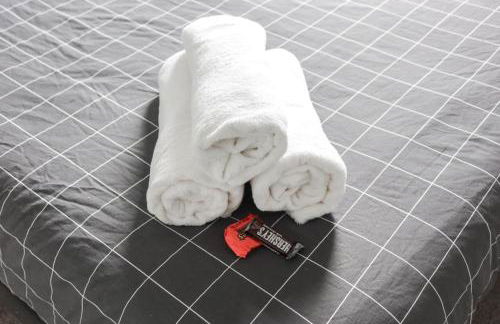 8BR 4BA Home Near NYC -Sleeps 16 - Foto 26