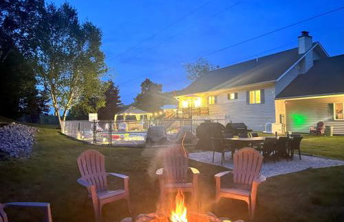 Stylish Mountain Chalet 15mins to Gore Mountain , Large Hot Tub, Playroom & Large Heated Pool - Foto 38