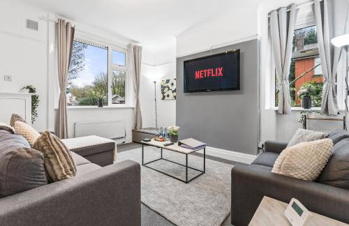 Crew Quarters - Your Ideal Stay in Bury - Photo 3