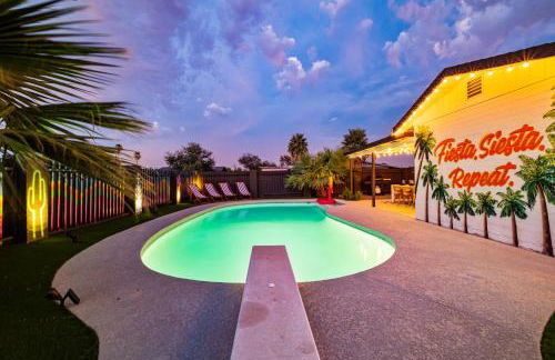 Gorgeous 4-bed home with Golf, Pool, & Hot Tub! - Photo 3