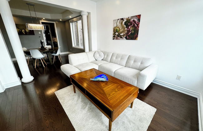 Spacious 4-Bedroom Retreat - Photo 30