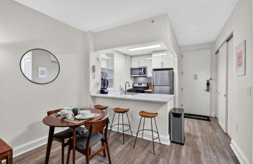 FiDi 1 BR w Work Setup by Anyplace - 11729 - Foto 15