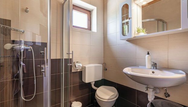 Family Friendly Krasevec Lodge - Foto 5, Casa de banho