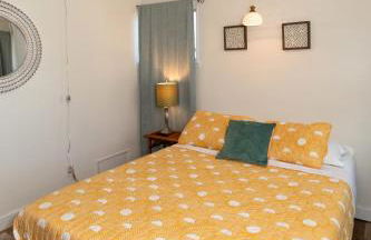 Mid-Century Modern Themed Home with Outdoor Hot Tub - Foto 77