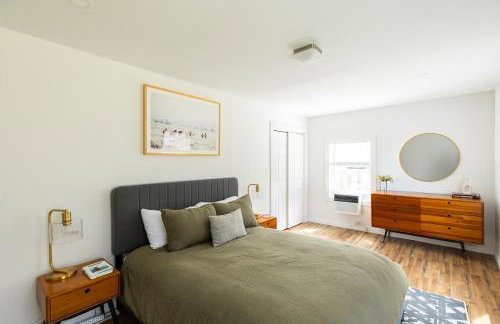 Rustic Luxe Creekside Retreat with Hot Tub and Fire Pit, Minutes From Hudson - Foto 36