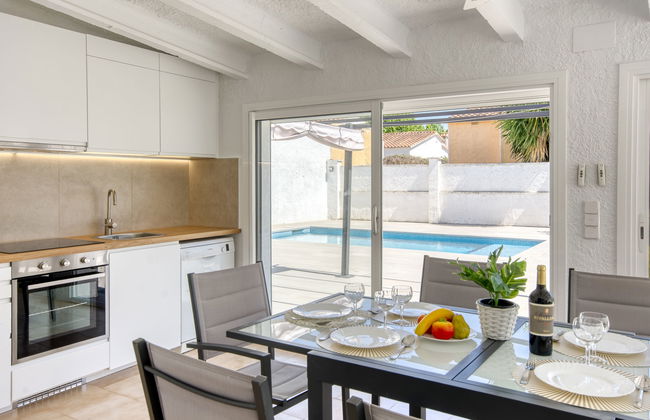 3 bedroom House in Castelló d'Empúries with private pool and garden - Photo 15