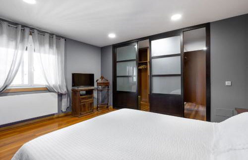 LE LLAR casa con 2 PISCINAS 1 CLIMATIZADA INTERIOR muy cerca de Santiago de Compostela - Foto 11