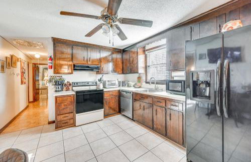 Vintage Windsor Home Private Yard and Covered Deck - Foto 8