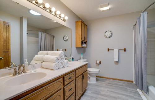 2 Mi to Super Rink Sporty Group Getaway in Blaine - Foto 15