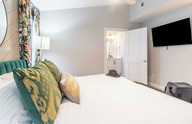 Monty by Avantstay 4bdr 4ba, Balcony w/ Outdoor Seating, 5mins to DT - Photo 18