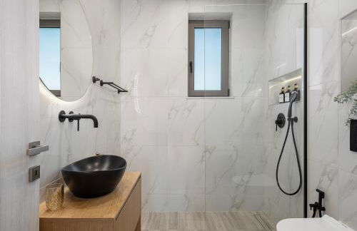 Sol Luxury Apartment - close to the beach with a private heated mini pool - Foto 11