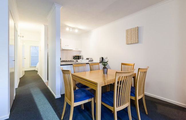 DAWN, 2BDR Carlton Apartment - Photo 10