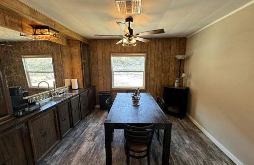 Cozy Creekside Cottage with Deck and Fire Pit in Camp Verde, Arizona - Foto 17