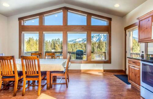 Sunny Mountain Cabin for a Group Getaway in West Glacier, Montana - Foto 3