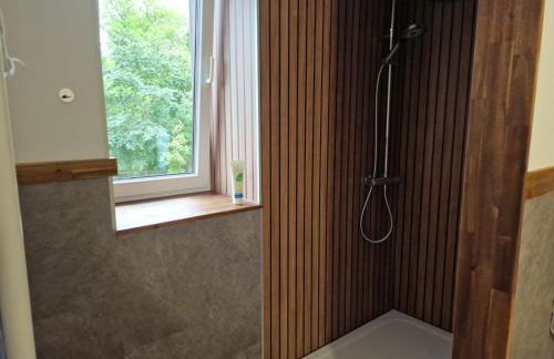 Großzügige Ferienwohnung in Stadtilm, WLAN, Küche und Bad - Photo 14