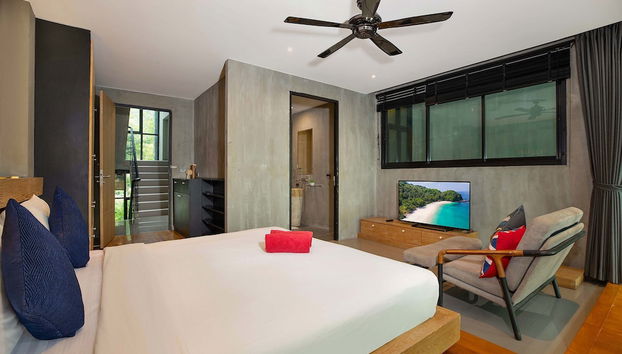 Avant-Garde 4BR Pool Villa Otero Kamala - Foto 3, Habitación