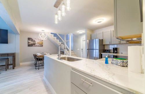 Guest Favorite Spacious Remodeled 2 Bdrm 2 Ba Mountain Views - Photo 26