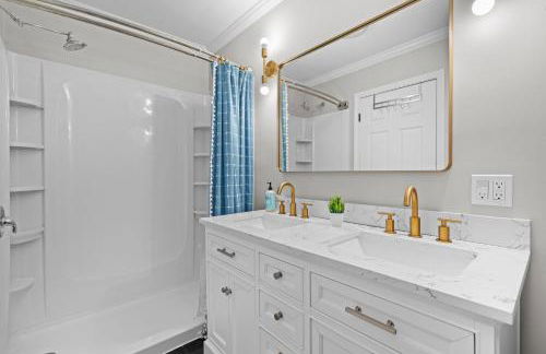 Imperial Porch Haven Cozy Fire Pit Fenced Yard - Foto 42