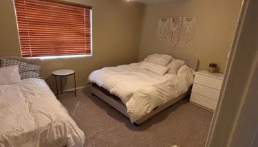 Sparkling Foothills Home 3 bed and loft 2 bath pool home - 14 day minimum - Foto 2