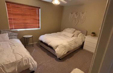 Sparkling Foothills Home 3 bed and loft 2 bath pool home - 14 day minimum - Foto 2