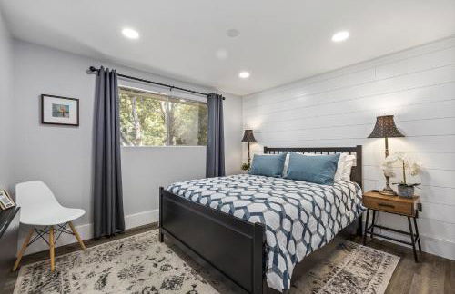 KING BED/Fresh Home/Seperate Big Screen Rooms/Park - Photo 14