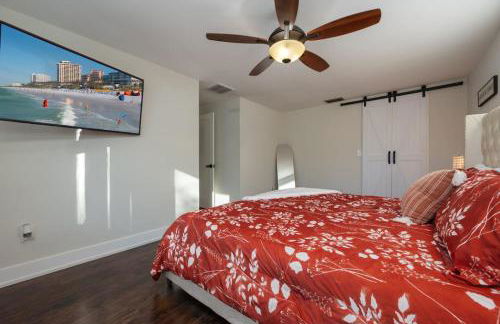 Luxe Family Friendly Retreat w Heated Pool Oasis - Foto 11