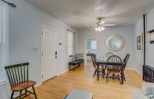 Downtown Practical & Pet-friendly Easy & Sensible - Photo 9