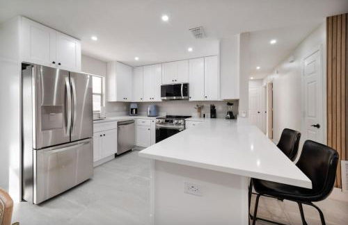 Downtown Home with Basketball, Firepit and Just 20 Miles to Disney - Foto 3