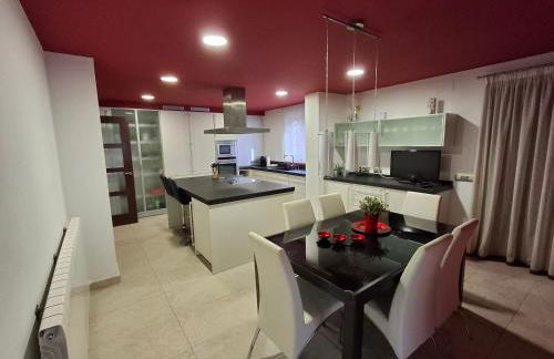 Magnífica Villa Familiar Con Piscina a 8Km Playa - Photo 13