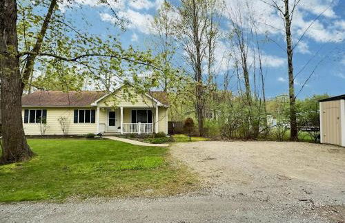 The Sawyer Hideaway - 3BR 2B with Hot Tub & Fire Pit - 5 mins to beach - Photo 34