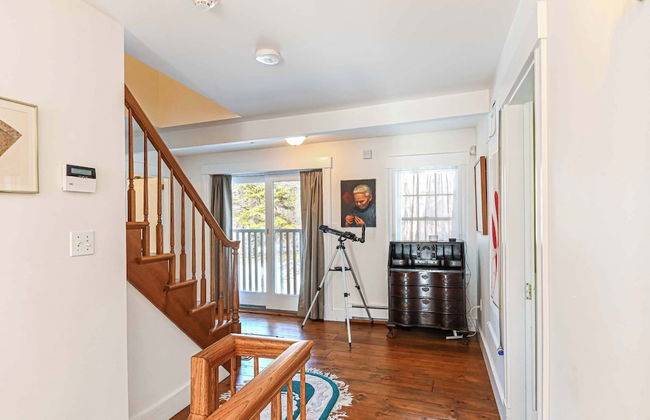 4 BDR w/ Private Hot Tub, Backyard and Deck! - Photo 25