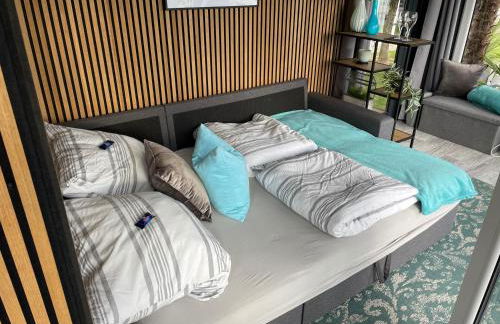 TINY-HOUSE mit Alpen- Stadt- und Poolblick , WLAN - Foto 4