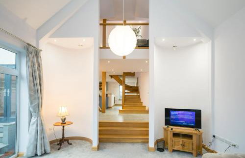 Modern 4-Bed Home Spacious & Comfortable - Pass the Keys - Foto 14