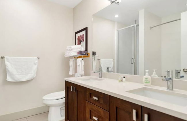 Harrison Lake Pets Welcome 3BR Suite - Photo 33