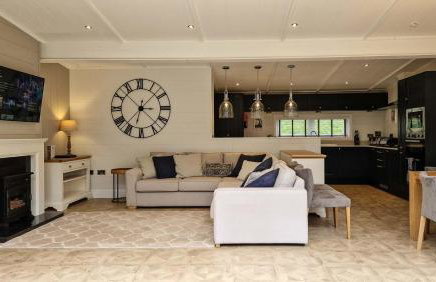 High Oaks Grange - Contemporary Lodges - Photo 21