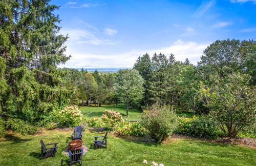 Relaxing Catskill Escape- Mountain Views - Hot Tub - Fire Pit - Heated Pool - Foto 35