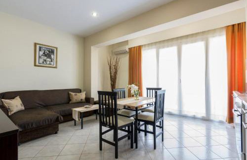 Yolanda Studios - Photo 8