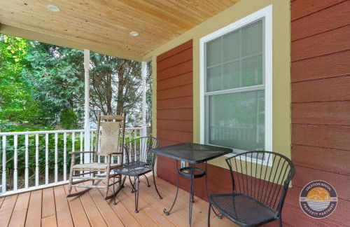 New Pet Friendly Walking Distance to Lake Front - Foto 20