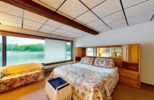 Lakefront Haven - Photo 32