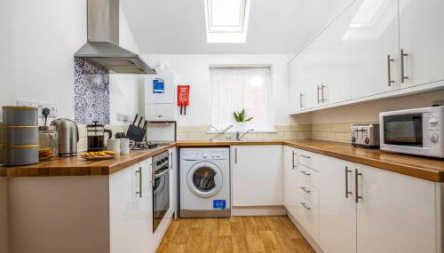 4Bed Central House w Parking & Garden - Foto 2