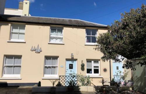 Mews Cottage in Private Seafront Estate - Photo 1