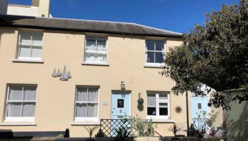 Mews Cottage in Private Seafront Estate - Foto 1