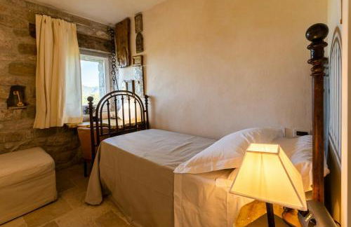 Medieval Tower In Sibillini Mountains Park - Foto 14